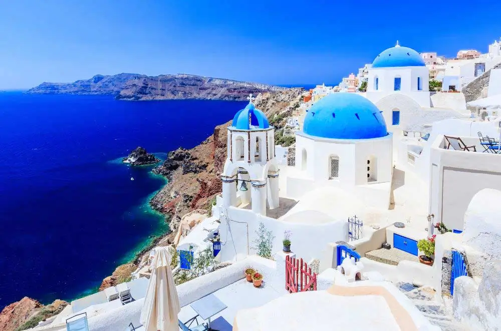 Santorini needs little Introduction, especially as beautiful Greek Islands go